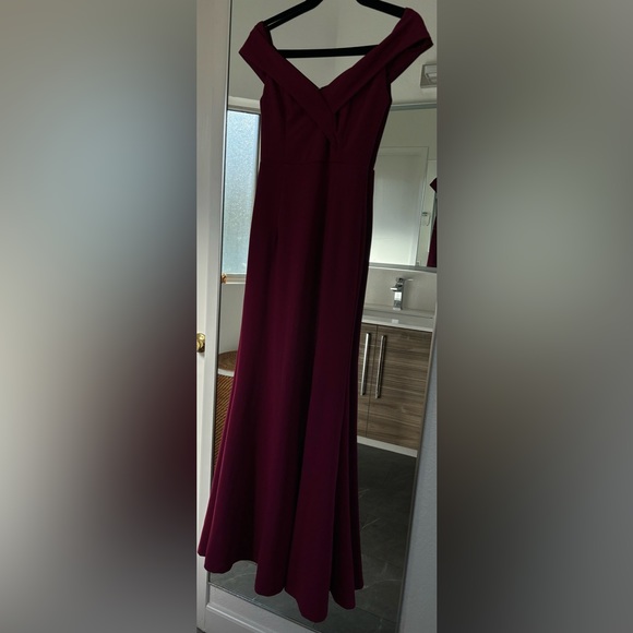 Lulus off shoulder floor length gown like new - Picture 7 of 7